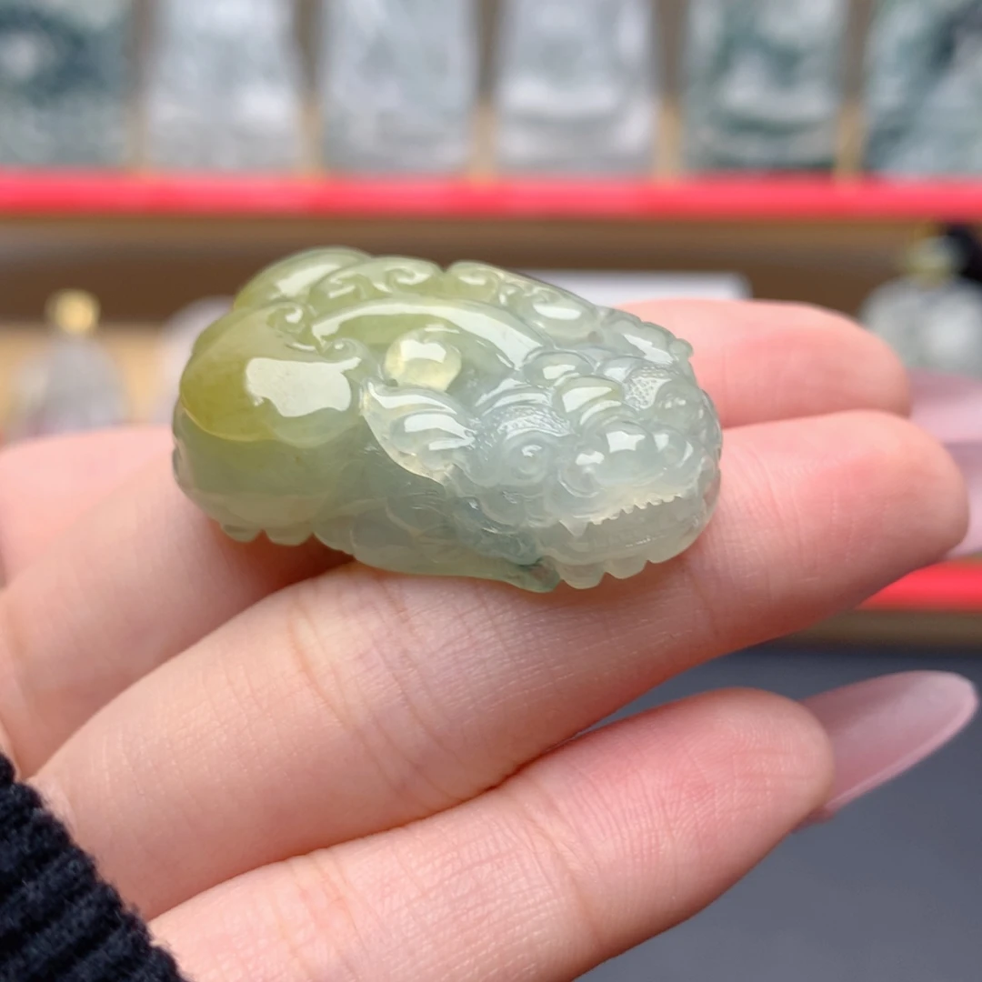 翡翠未镶嵌颈饰貔貅