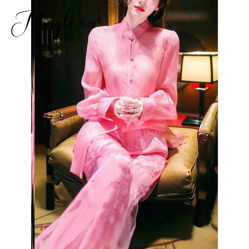 2025年秋季温柔国风穿搭甜美小姨风粉色盘扣衬衫阔腿裤两件式套装