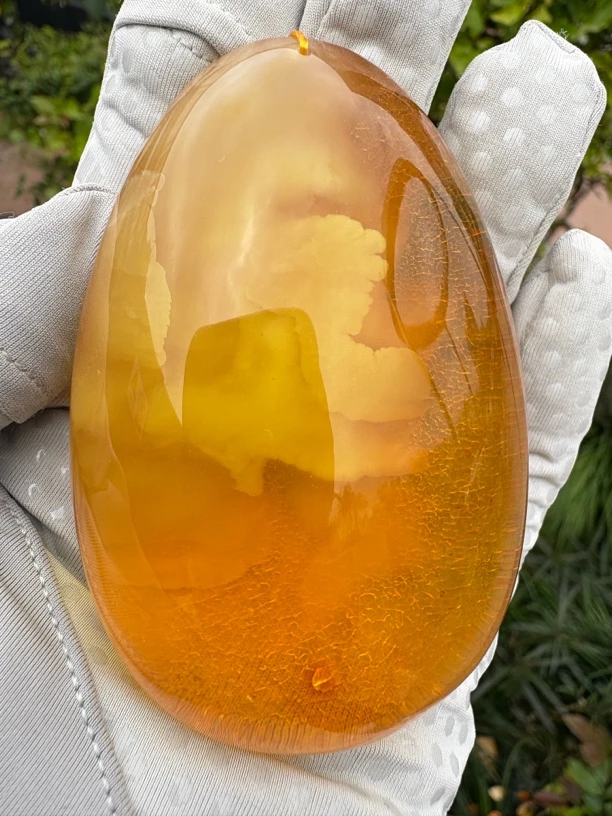 假一赔十，天然琥珀蜜蜡吊坠，意境留皮随形吊坠 编号322