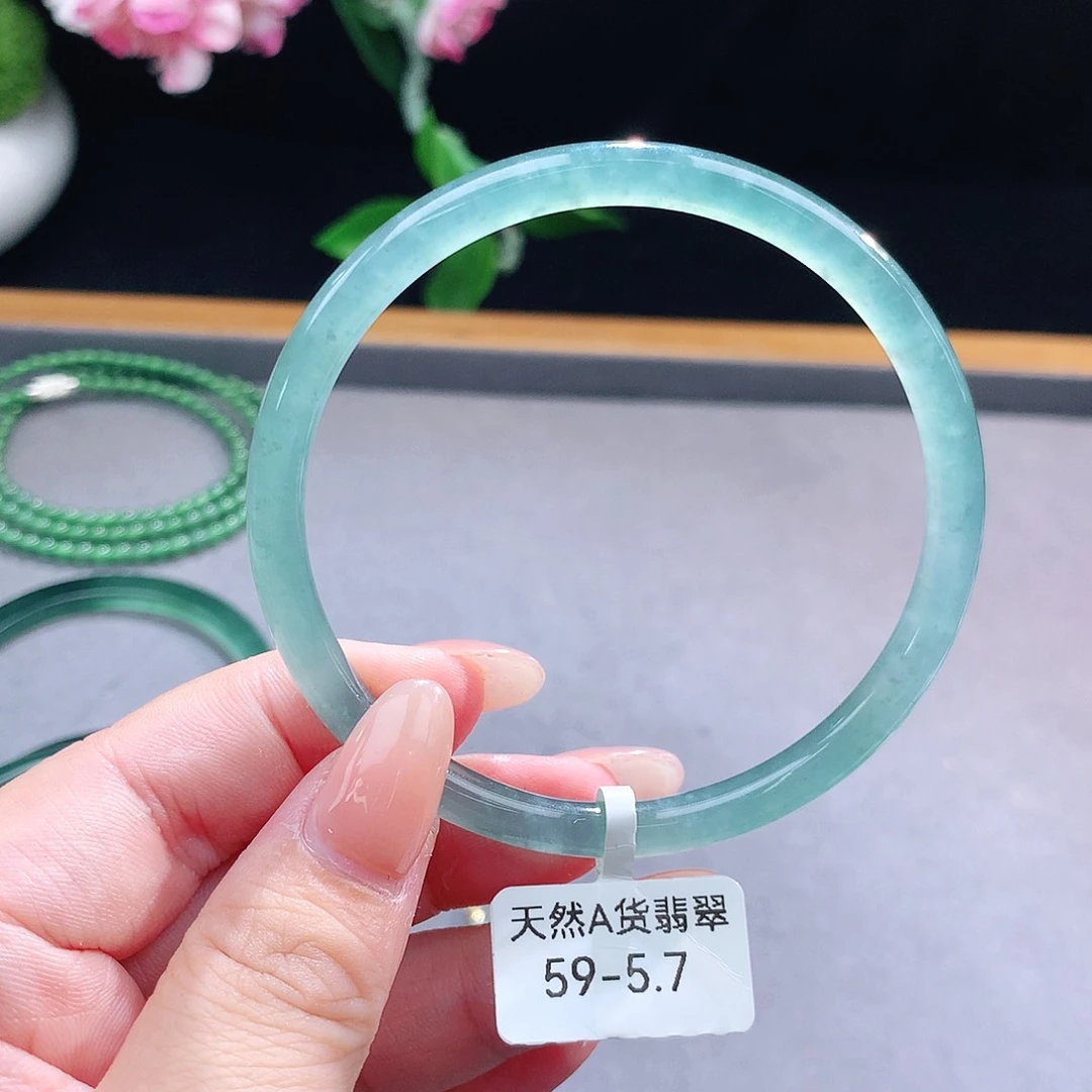 未镶嵌手镯（圆镯）翡翠