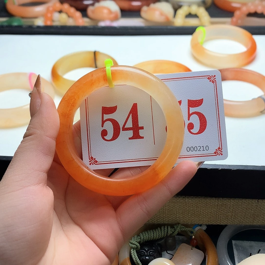 未镶嵌石英质玉（黄龙玉）手镯