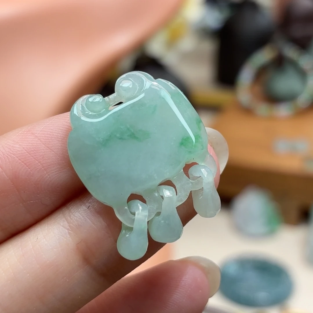 翡翠未镶嵌颈饰吊坠