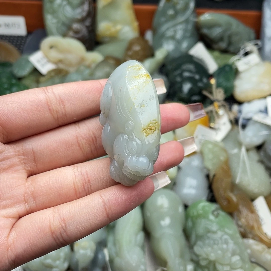 能***哥颈饰未镶嵌和田玉