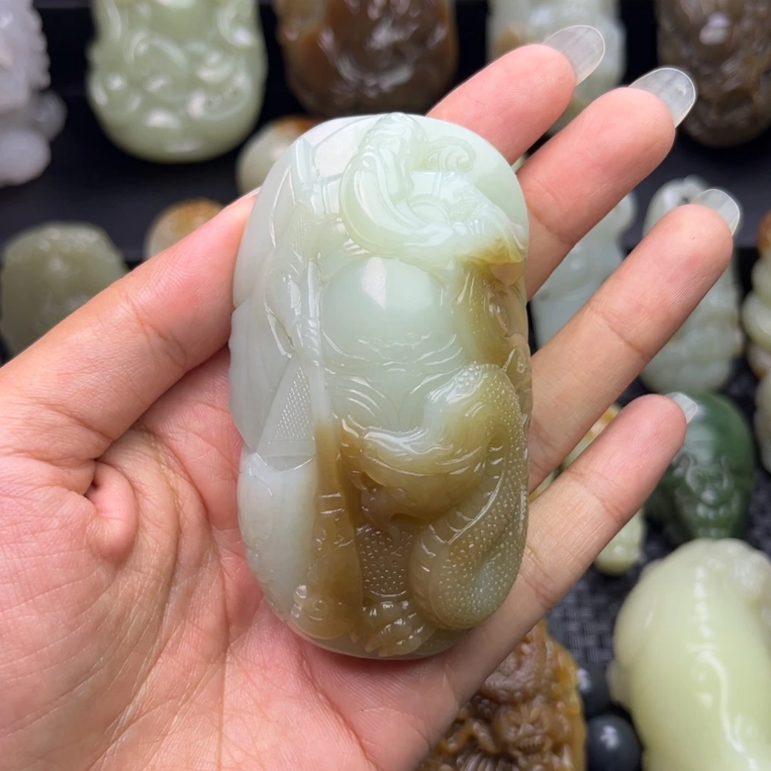 爽***歪未镶嵌和田玉把件