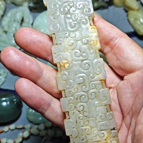 颈饰未镶嵌和田玉秋*