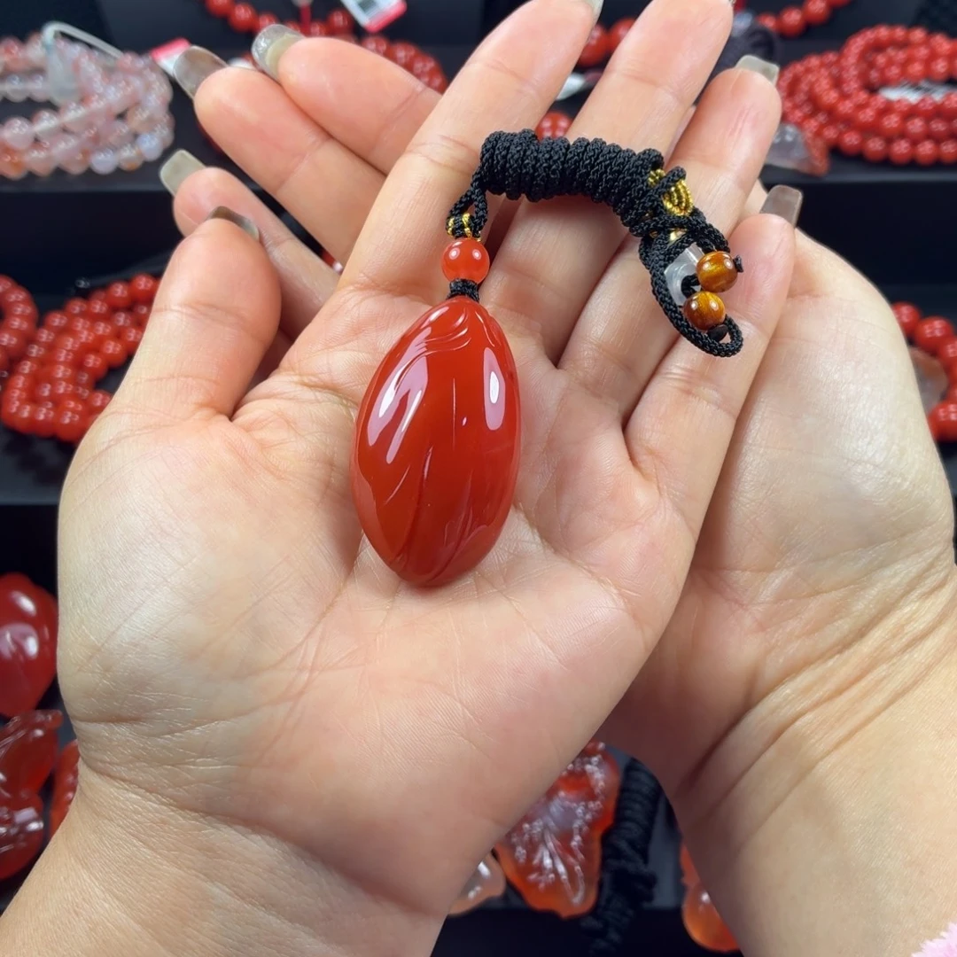 火***叔南红玛瑙未镶嵌挂件