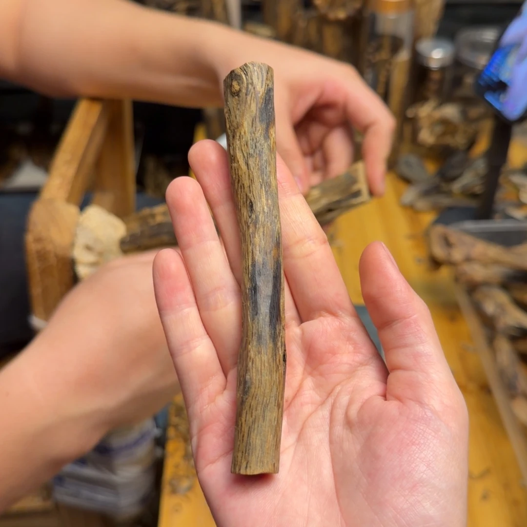 沉香碎屑沉香白棋块料14克