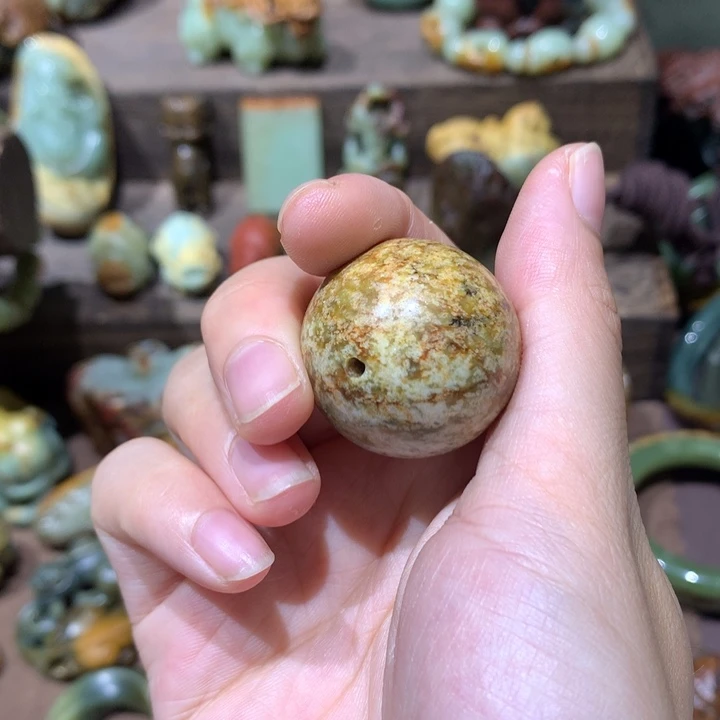 未镶嵌岫岩河磨玉(透闪石质玉)挂件