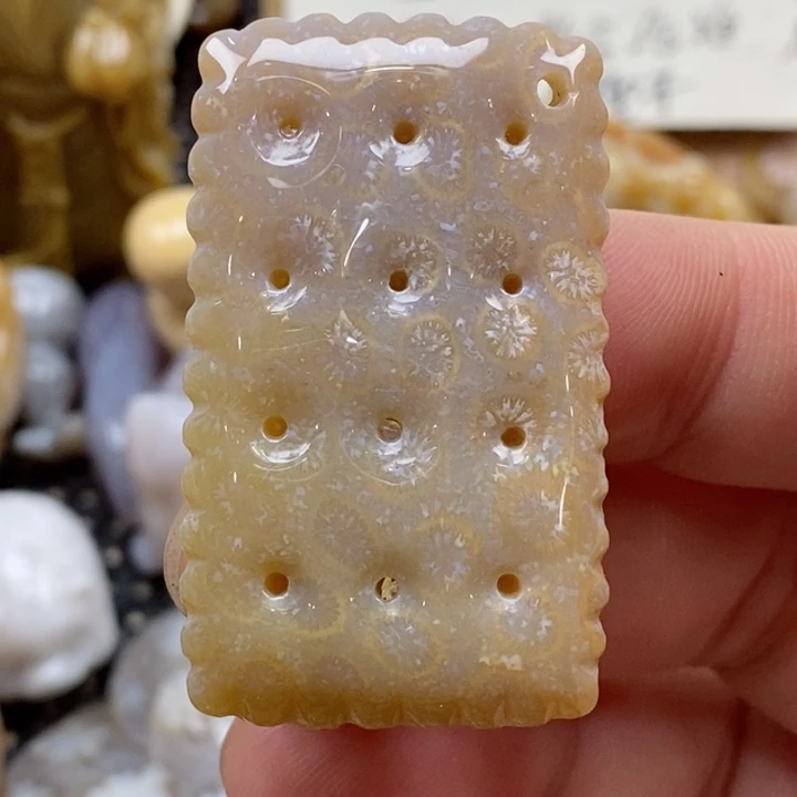 颈饰未镶嵌硅化珊瑚(珊瑚玉)