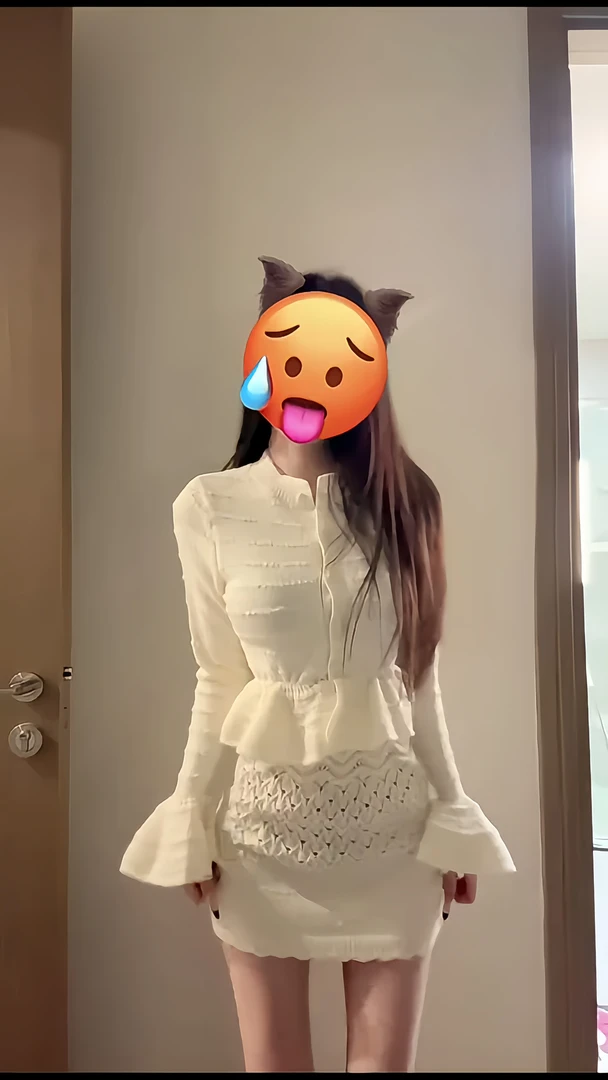 牛乳布偶猫 重工花朵镂空荷叶边针织上衣纯欲风性感包臀短裙套装