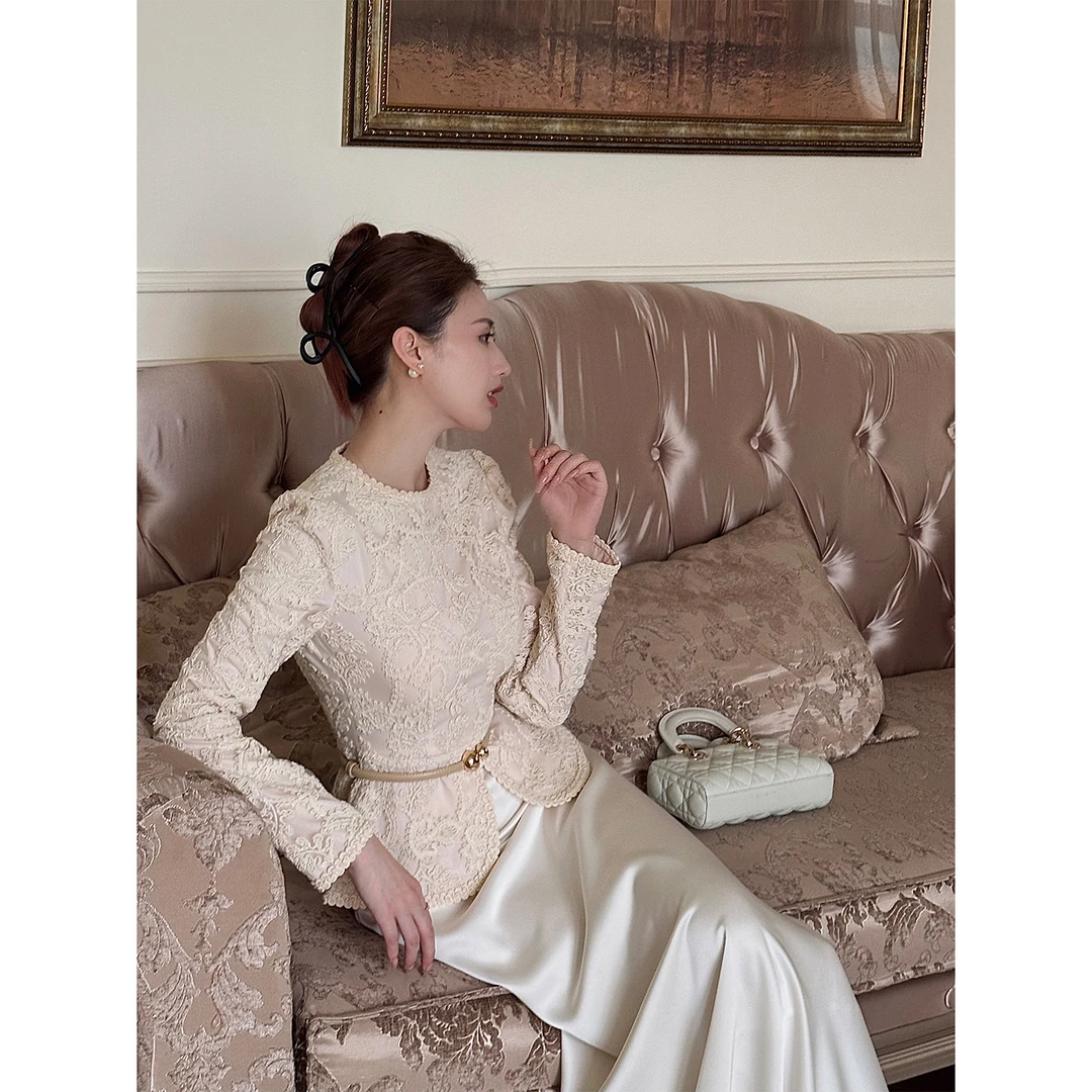 利祯新款【狐织】设计感圆领蕾丝刺绣花纹长袖上衣LZ2278