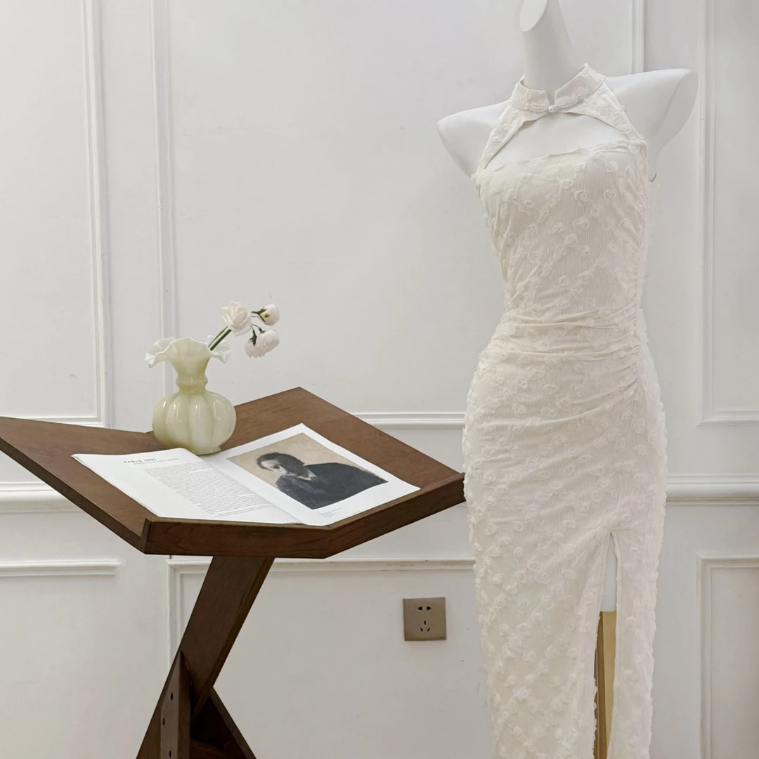 P轮P2 Momoshero杏色挂脖开叉连衣裙