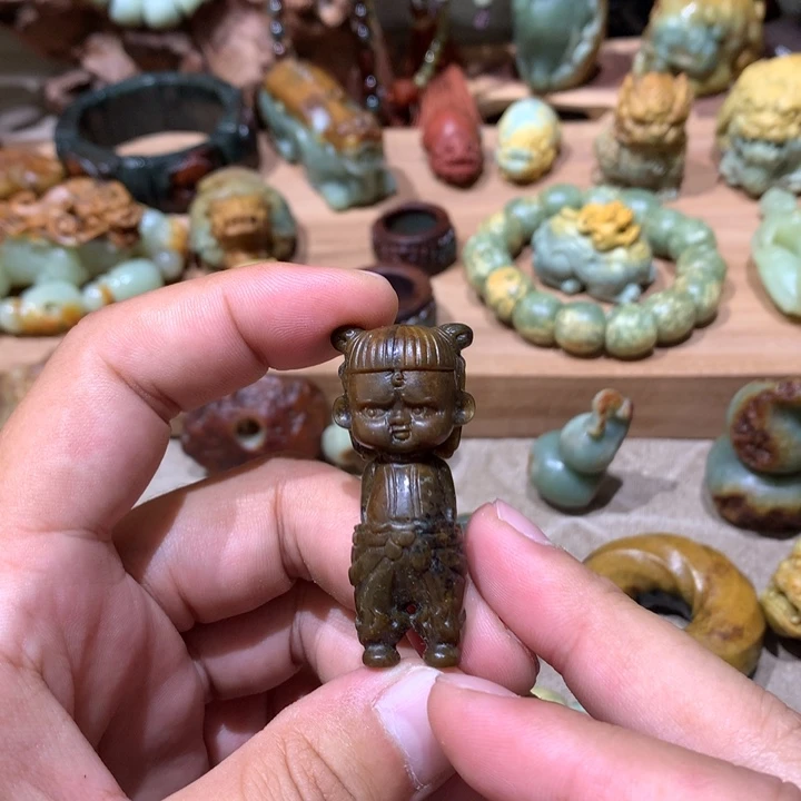 未镶嵌岫岩河磨玉（透闪石质玉）挂件
