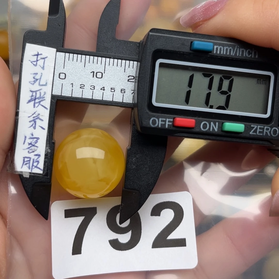 蜜蜡裸石未镶嵌微瑕