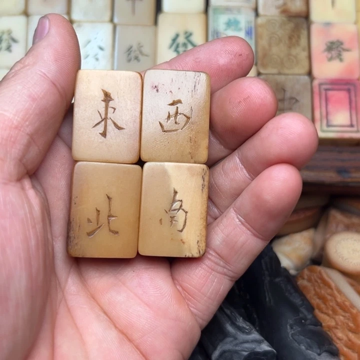 挺***O实心竹雕刻手把件