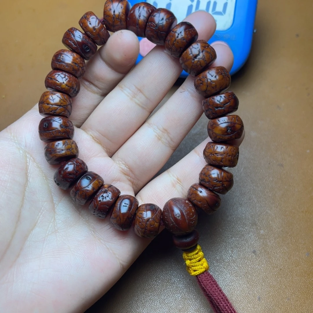 李***。玻璃颈饰啦啦啦啦啦