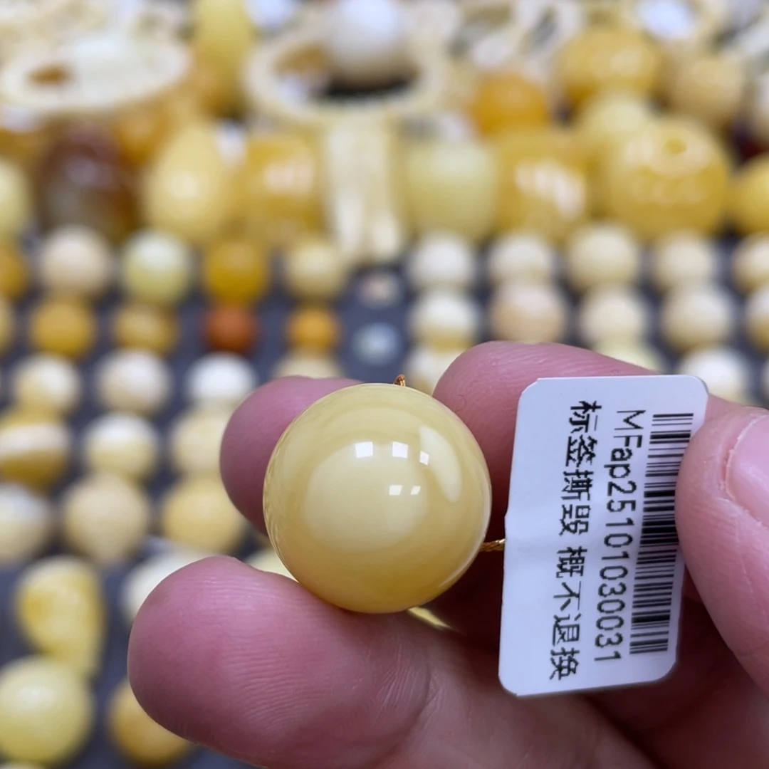 蜜蜡未镶嵌裸石16.6mm瑕疵浓蜡