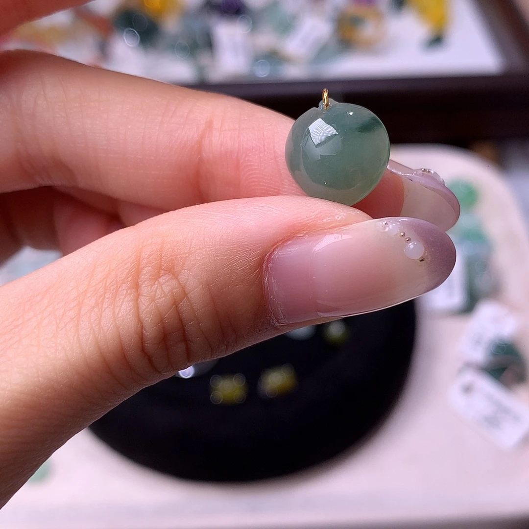 吖***翡翠未镶嵌颈饰吊坠