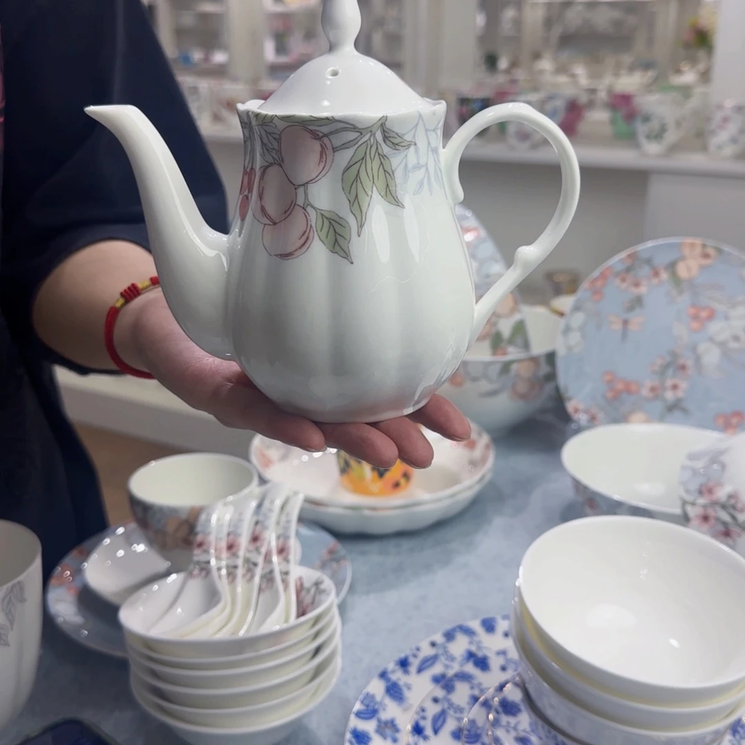 碗桃李欢喜浮雕茶壶