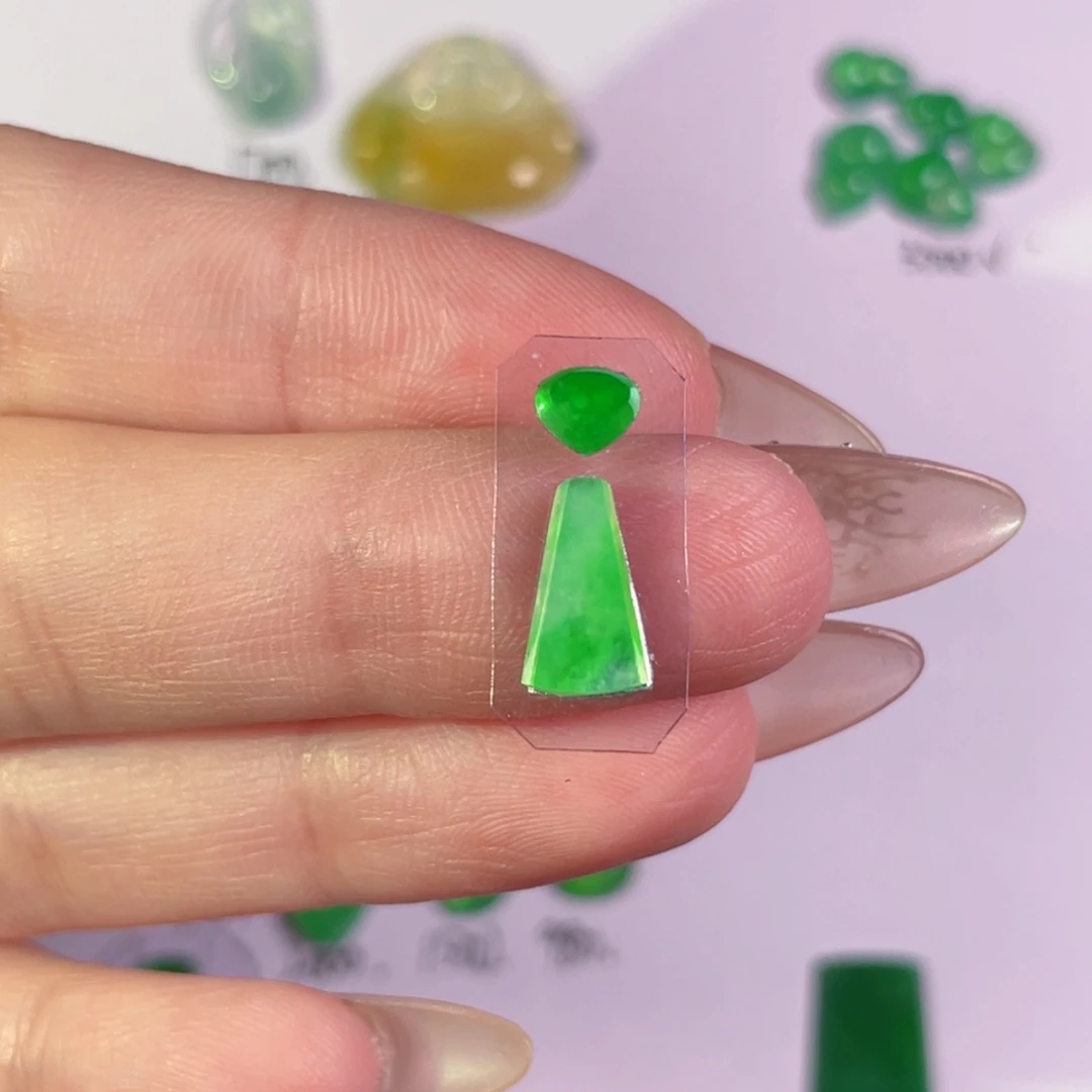 翡翠未镶嵌颈饰裸石