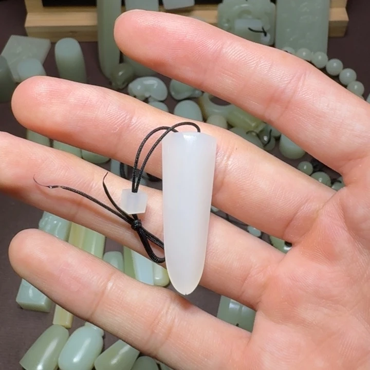 Z***R和田玉未镶嵌颈饰