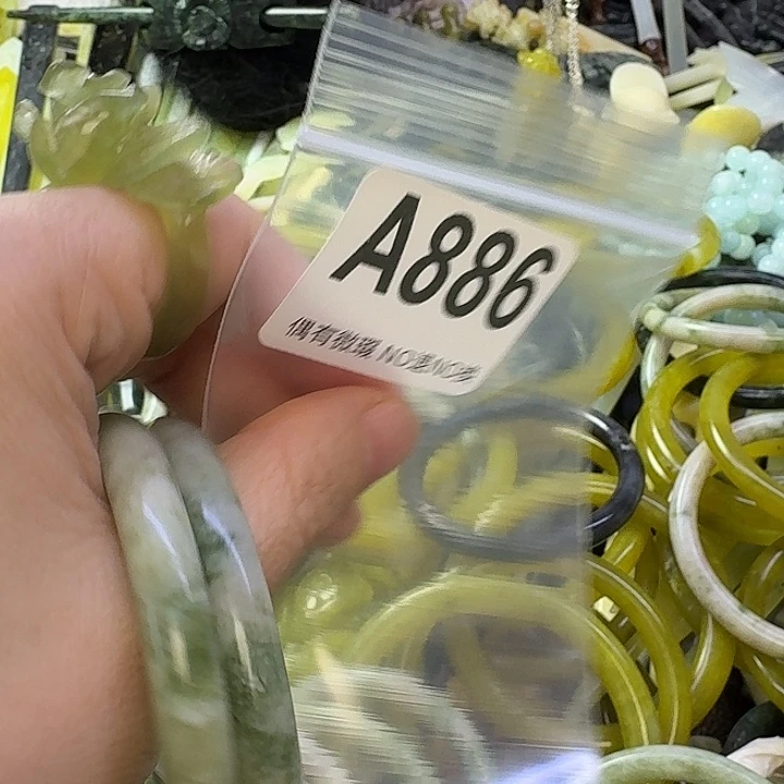 浅***然蛇纹石玉合金发饰