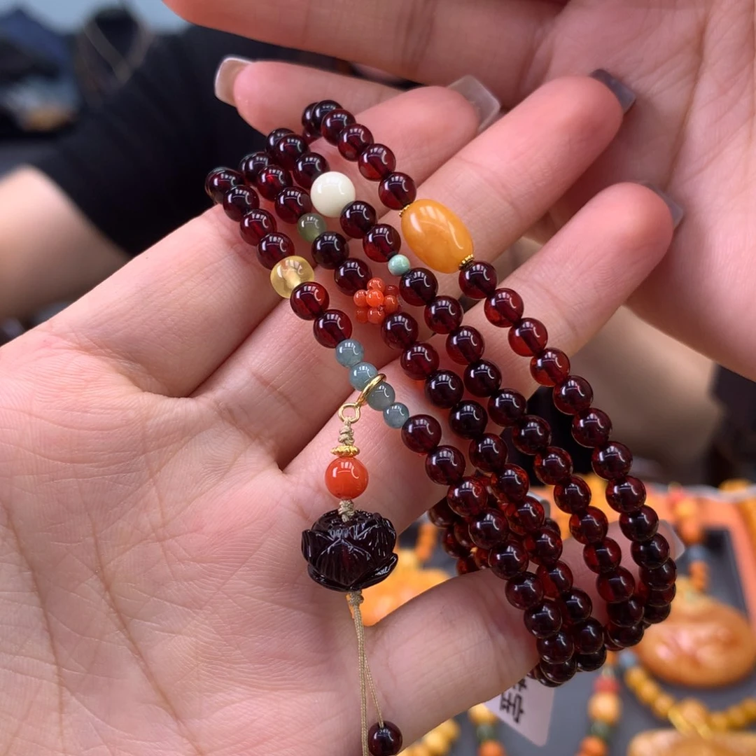 未镶嵌血珀手串多样性发