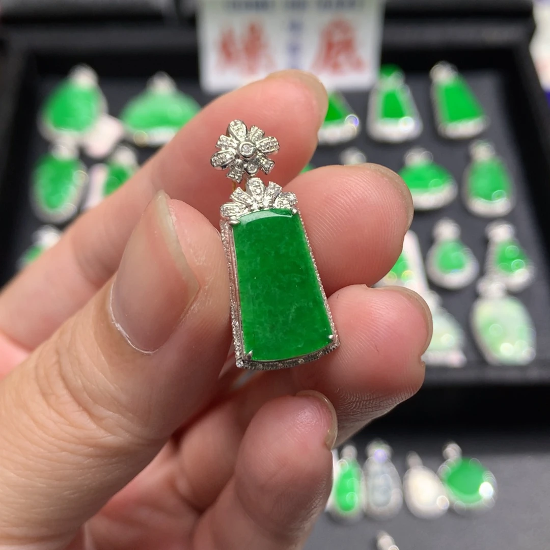 吊坠(不含链)18K金镶嵌翡翠