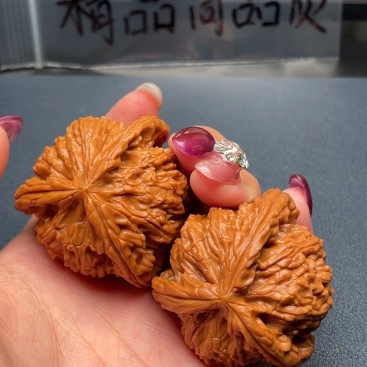 小***乱吊坠文玩核桃白狮子