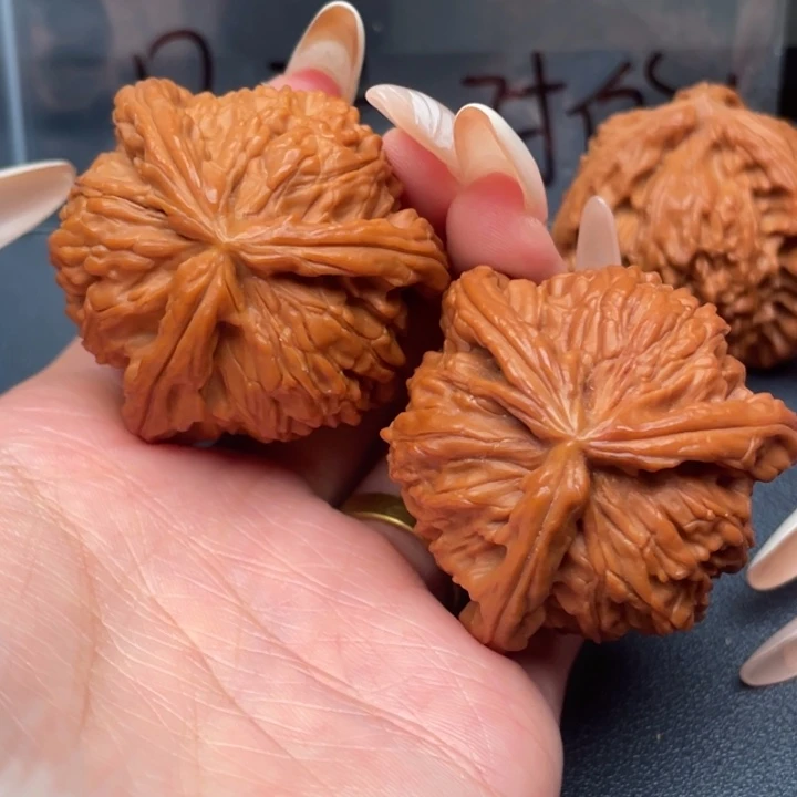 王***达吊坠文玩核桃白狮子