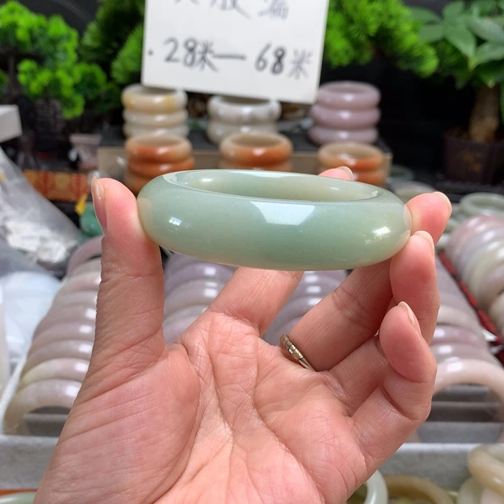 石英质玉（佘太翠）未镶嵌手镯53.3