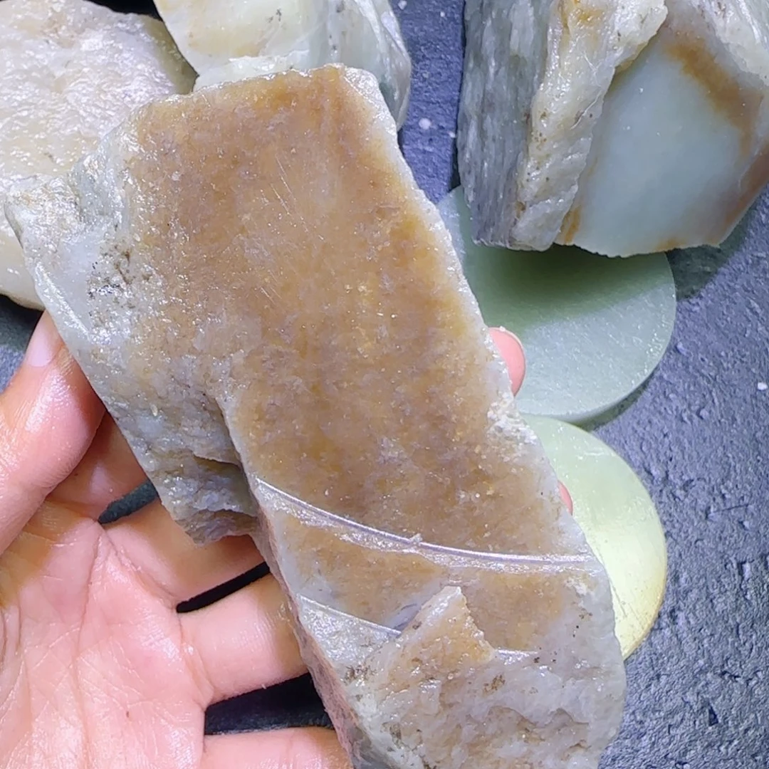 和田玉未镶嵌珠宝半成品