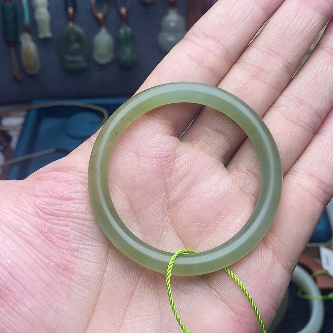 和田玉未镶嵌颈饰圈口49.4