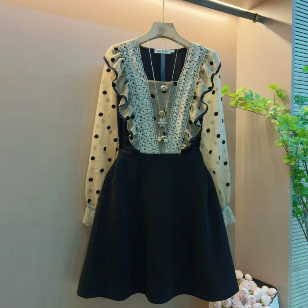 新款方领荷叶肩拼接木耳边波点长袖显瘦收腰连衣裙（衣长89左右）