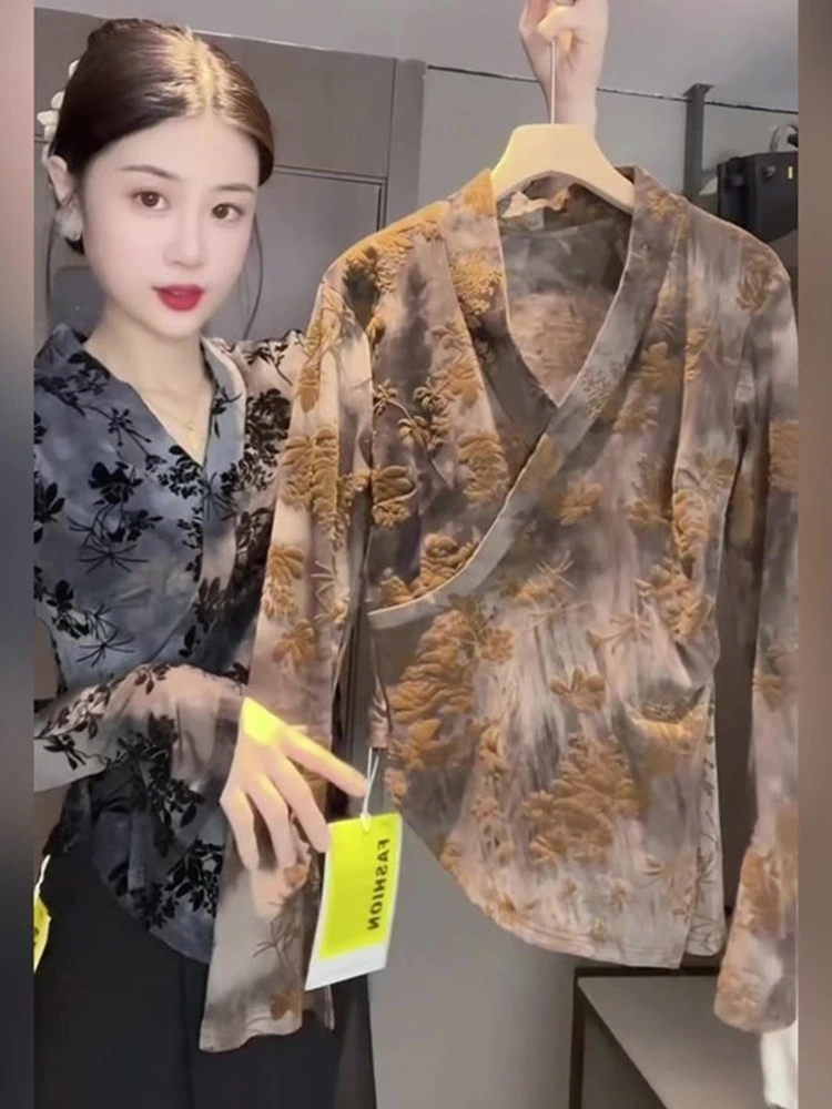 今年秋季新款超好看的时尚气质修身百搭显瘦开叉斜襟撞色印花上衣