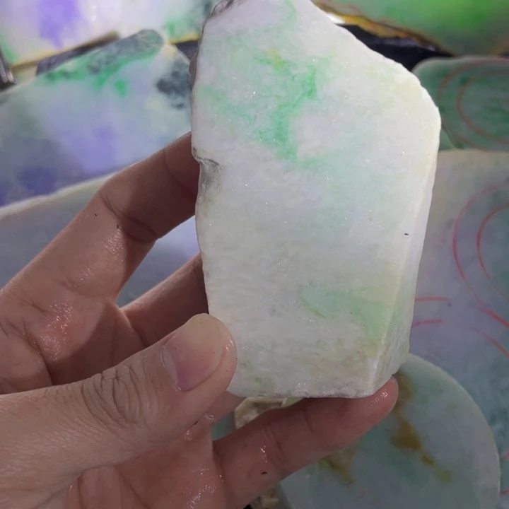 翡翠未镶嵌挂件片料