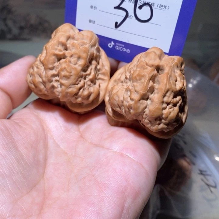 吊坠文玩核桃在一起36