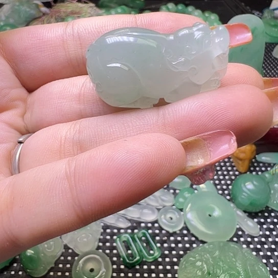 石英质玉（非洲翠）合金颈饰