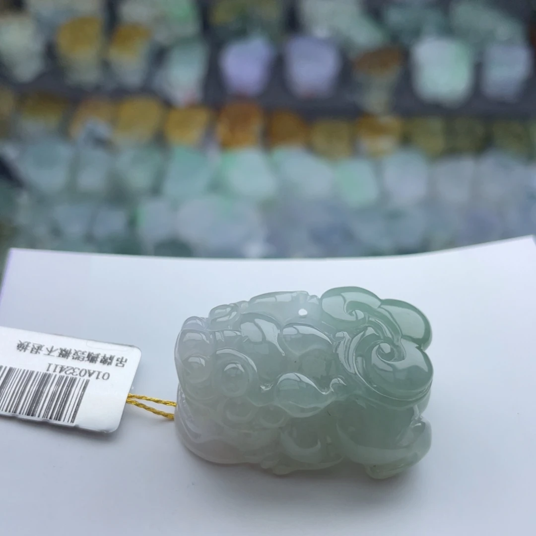 翡翠未镶嵌颈饰貔貅