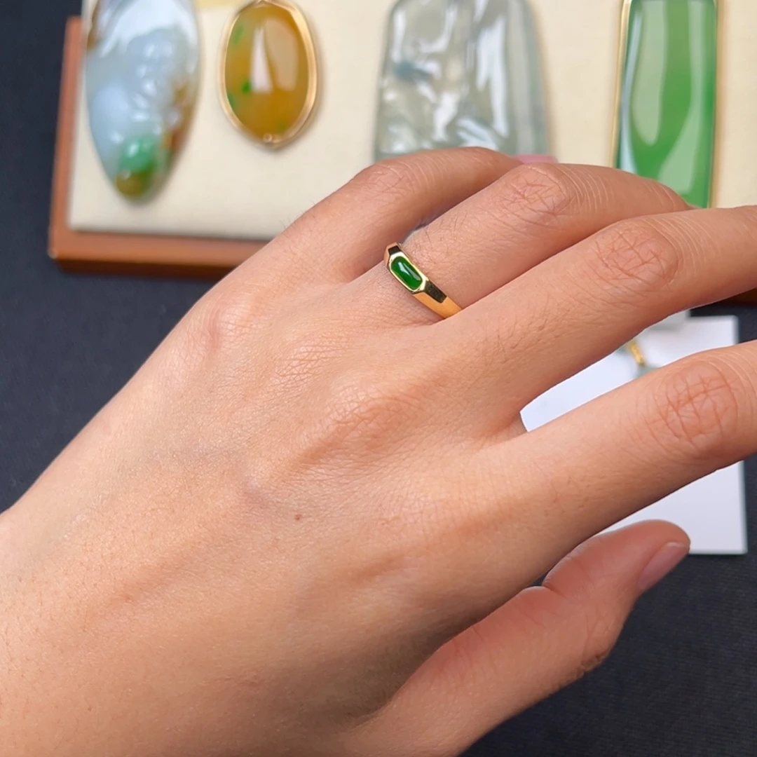 翡翠18K金镶嵌戒指