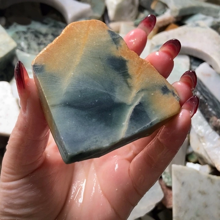 翡翠颈饰未镶嵌天然翡翠