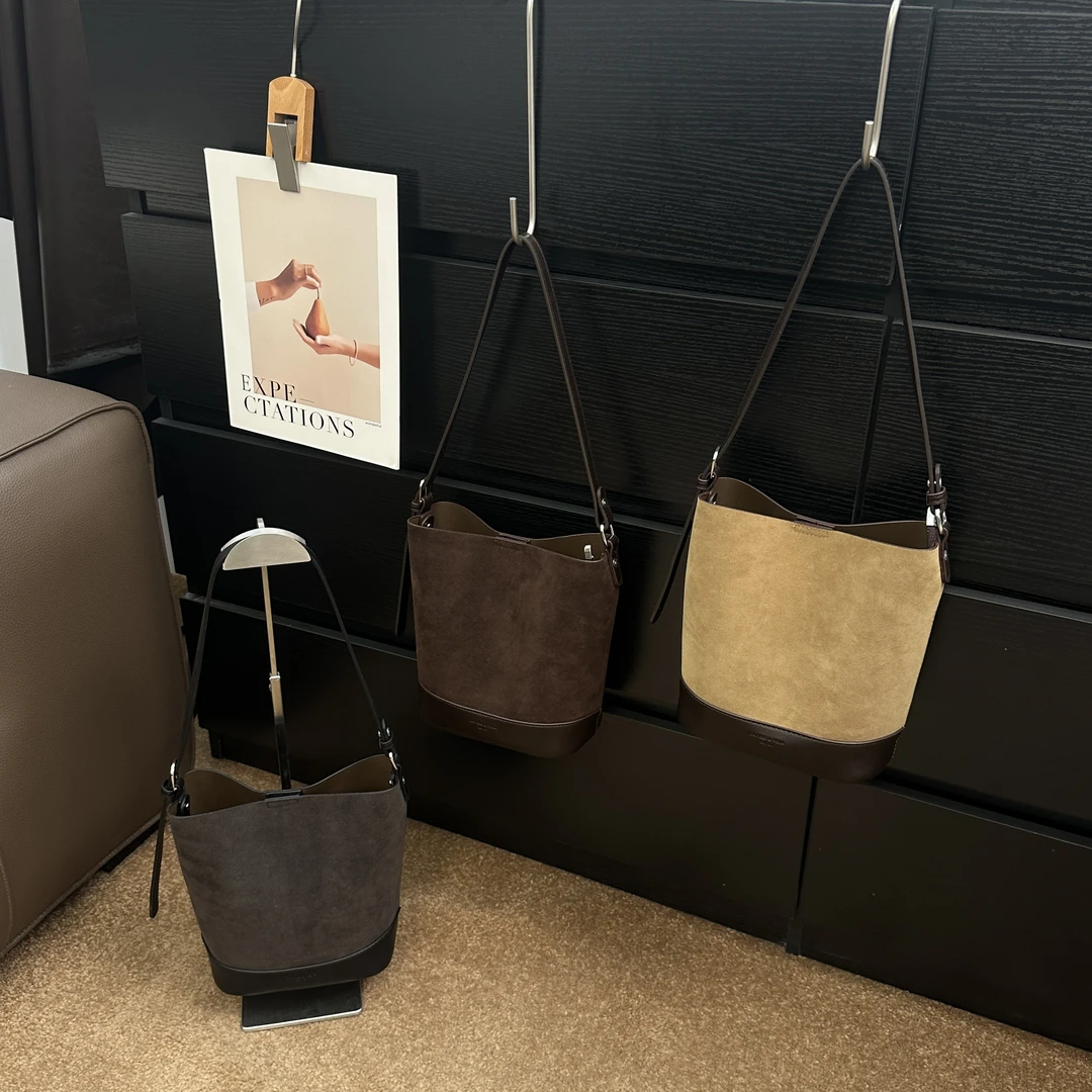 2025秋冬新款时尚百搭单肩斜挎多隔层拼色水桶包女包 DZ 29005