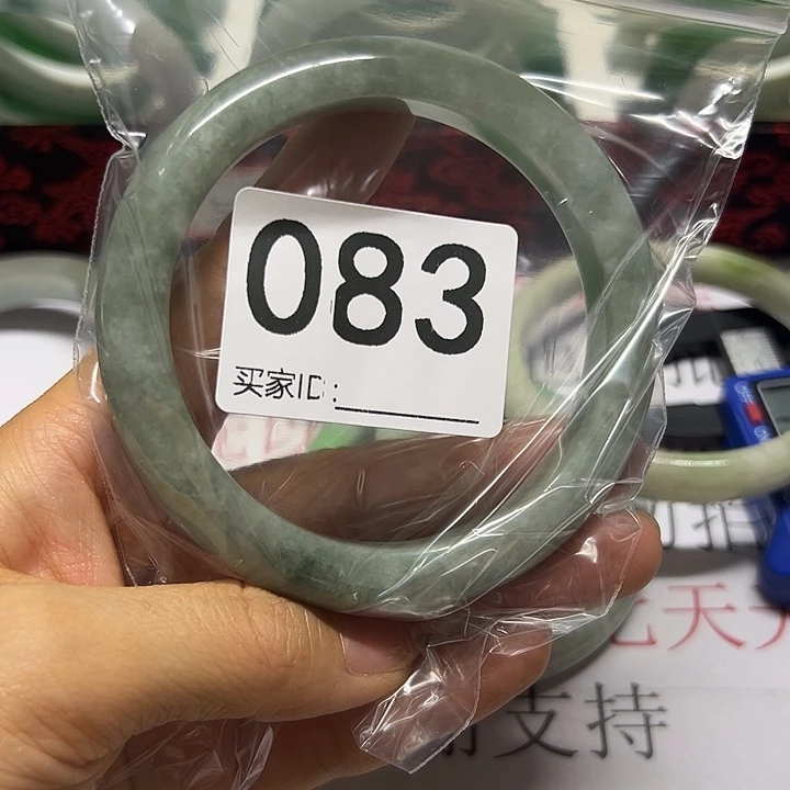 翡翠手镯未镶嵌女