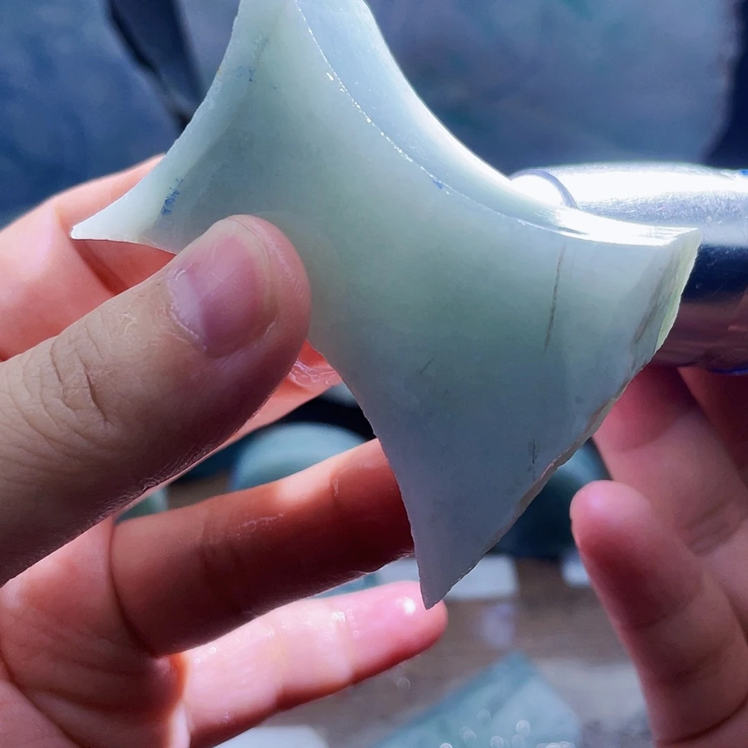 翡翠未镶嵌颈饰毛料7