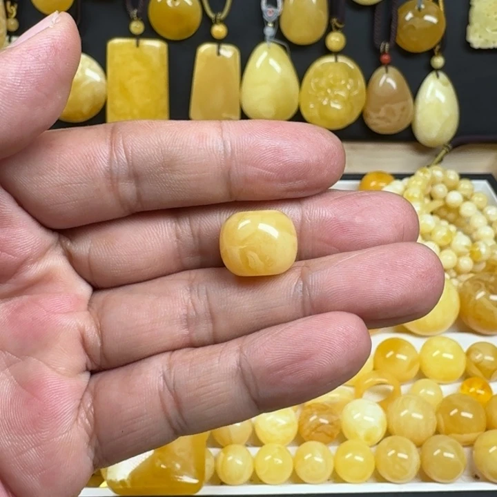 青***在蜜蜡未镶嵌珠宝奇石16+