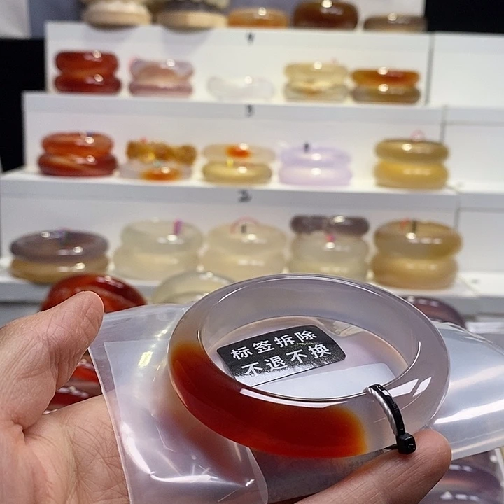 吉***姐玛瑙/玉髓未镶嵌手镯天然纹理俏色冰片