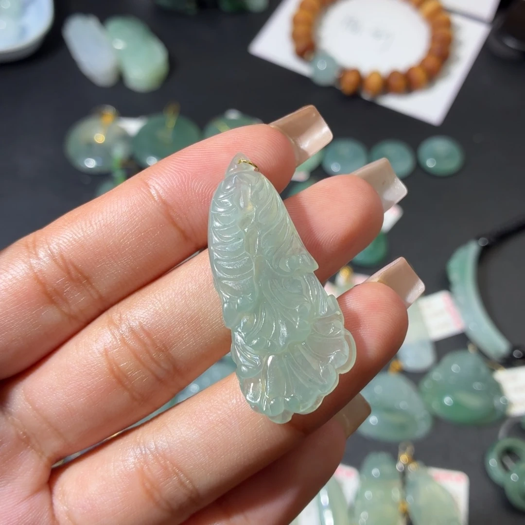 颈饰未镶嵌翡翠白菜
