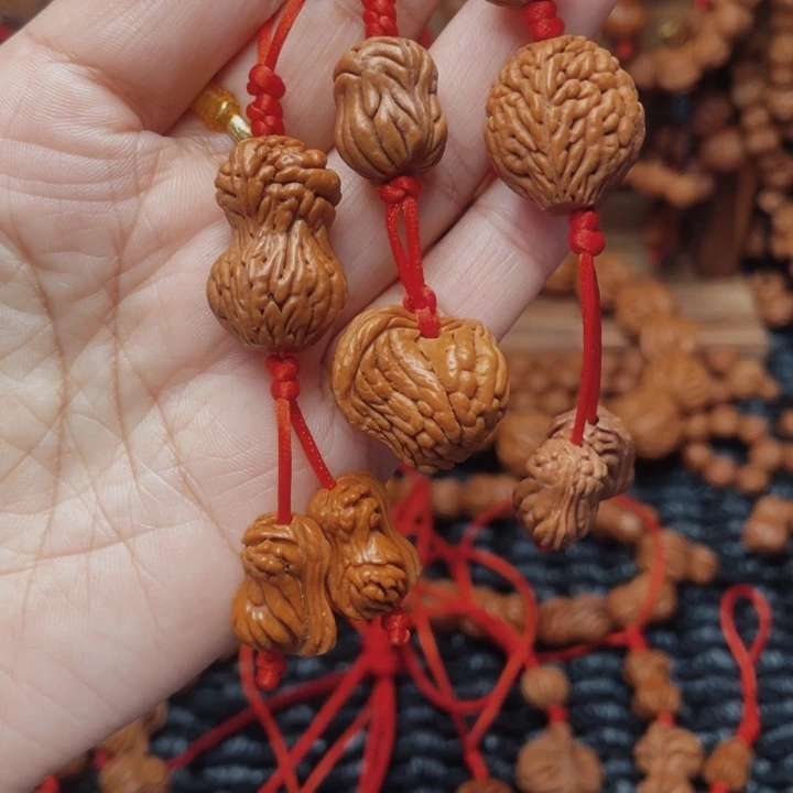 木质类龙纹桃枭挂件