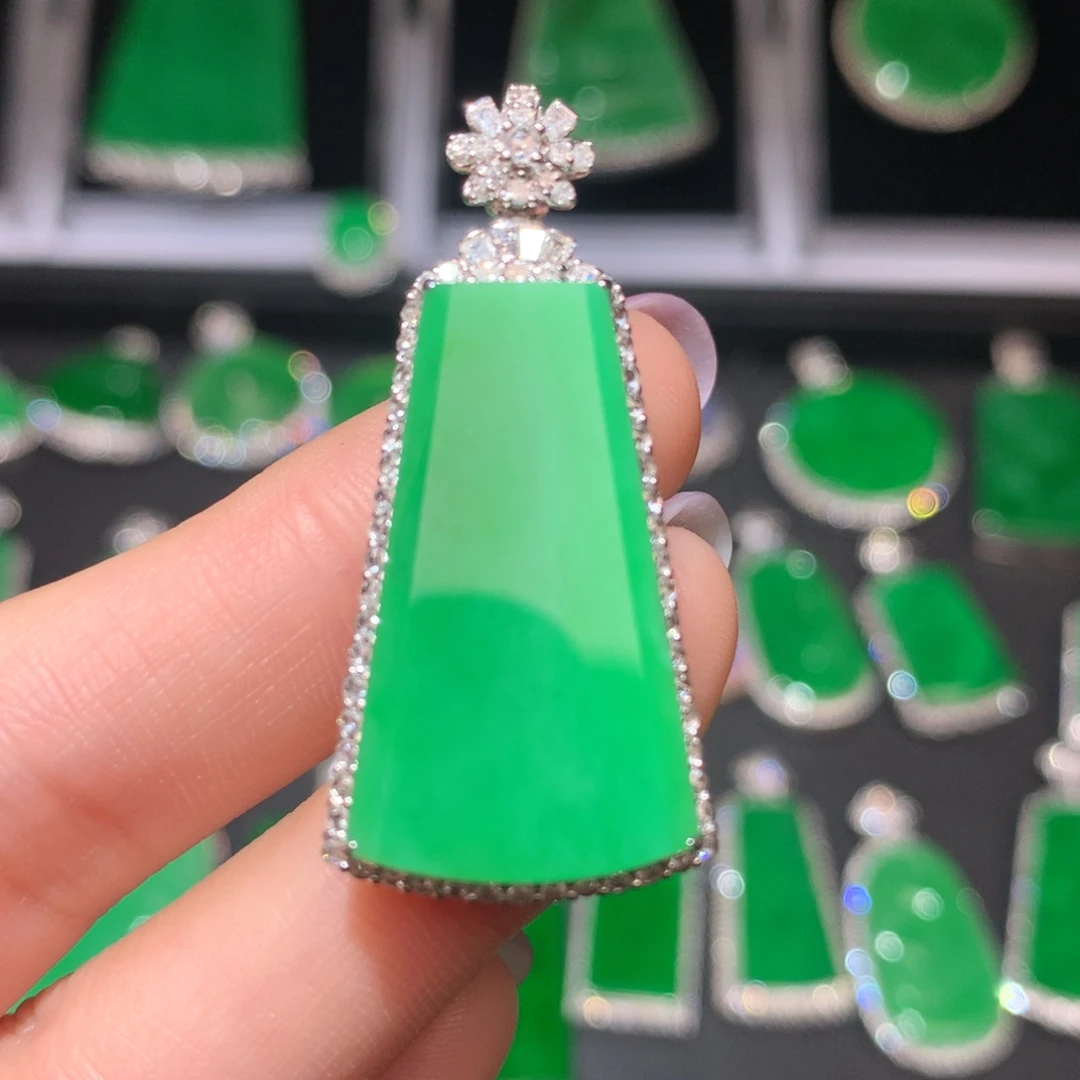 翡翠颈饰18K金镶嵌翡翠