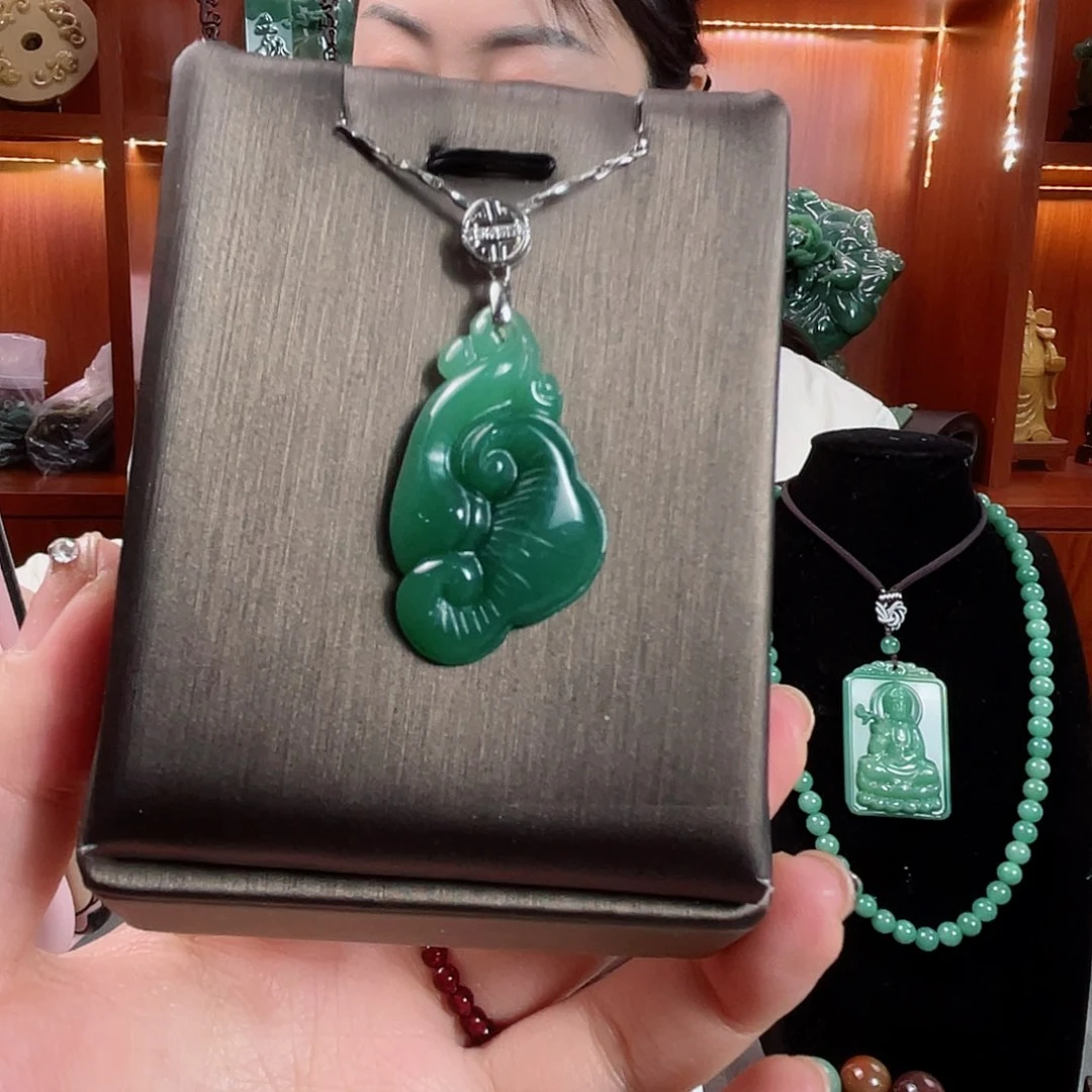 密玉（石英质玉）颈饰未镶嵌